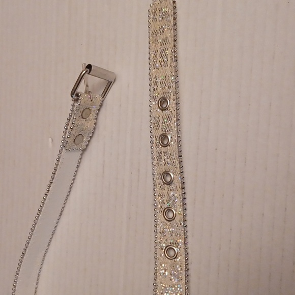 $4 Add-on Silver & White Sparkly Belt - Size Large (Youth) - Picture 3 of 6